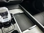 Volvo V60 B4 Ultimate Dark | Panoramadak | 360° camera | Harman Kardon | Head-up display | Stoelventilatie | Stoel- en stuurverwarming | Trekhaak