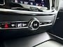 Volvo V60 B4 Ultimate Dark | Panoramadak | 360° camera | Harman Kardon | Head-up display | Stoelventilatie | Stoel- en stuurverwarming | Trekhaak