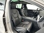 Volvo V60 B4 Ultimate Dark | Panoramadak | 360° camera | Harman Kardon | Head-up display | Stoelventilatie | Stoel- en stuurverwarming | Trekhaak