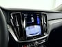 Volvo V60 B4 Ultimate Dark | Panoramadak | 360° camera | Harman Kardon | Head-up display | Stoelventilatie | Stoel- en stuurverwarming | Trekhaak
