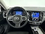 Volvo V60 B4 Ultimate Dark | Panoramadak | 360° camera | Harman Kardon | Head-up display | Stoelventilatie | Stoel- en stuurverwarming | Trekhaak