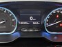 Peugeot 2008 SUV Allure 110pk | Lage kilometerstand | Navigatie | Achteruitrijcamera | Climate Control | Cruise Control | Parkeersensoren | Half lederen sportstoelen | Apple Carplay / Android Auto | Bluetooth | Elektrisch inklapbare spiegels | Automatisch dimlicht | Regensensor | Donker getint glas | 100% dealeronderhouden | 16" lichtmetalen velgen |