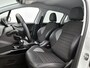 Peugeot 2008 SUV Allure 110pk | Lage kilometerstand | Navigatie | Achteruitrijcamera | Climate Control | Cruise Control | Parkeersensoren | Half lederen sportstoelen | Apple Carplay / Android Auto | Bluetooth | Elektrisch inklapbare spiegels | Automatisch dimlicht | Regensensor | Donker getint glas | 100% dealeronderhouden | 16" lichtmetalen velgen |