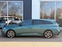 Peugeot 308 Sw 1.6 HYbrid 180pk e-EAT8 Allure Pack Business | SUMMER DEALS | Navigatie | Parkeer Camera | Parkeersensoren | Apple Carplay & Android Auto | Cruise Control | Climate control
