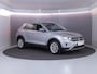 Volkswagen T-Roc 1.5 TSI Style 150 pk Automaat (DSG) | Navigatie | Trekhaak (afneembaar) | Parkeersensoren (Park assist) | Achteruitrijcamera | Keyless | Elektr. achterklep |