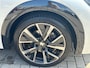 Peugeot 208 1.2 PureTech GT Pack Adaptieve Cruise | Leder/Alcantara Stoelen | Camera | Carplay | LED | Parkeersensoren Rondom | Navigatie | Achteruitrijcamera | Afwijkende dakkleur | Airco (automatisch)
