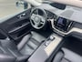 Volvo XC60 2.0 B5 Inscription 250pk AUTO | Panoramadak | Lederen bekleding | Harman Kardon audio | Stoelverwarming voor en achter | Adaptive cruise | Elektrische achterklep | 19" LMV