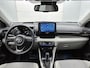Toyota Yaris 1.5 Hybrid Executive | Lichte kleur half lederen interieur | Head-Up Display | Dodehoek detectie | stoel+Stuurverwarming | Parkeersensoren voor+achter |