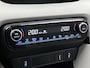 Toyota Yaris 1.5 Hybrid Executive | Lichte kleur half lederen interieur | Head-Up Display | Dodehoek detectie | stoel+Stuurverwarming | Parkeersensoren voor+achter |