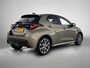 Toyota Yaris 1.5 Hybrid Executive | Lichte kleur half lederen interieur | Head-Up Display | Dodehoek detectie | stoel+Stuurverwarming | Parkeersensoren voor+achter |