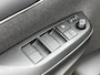 Toyota Yaris 1.5 Hybrid Executive | Lichte kleur half lederen interieur | Head-Up Display | Dodehoek detectie | stoel+Stuurverwarming | Parkeersensoren voor+achter |