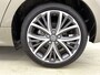 Toyota Yaris 1.5 Hybrid Executive | Lichte kleur half lederen interieur | Head-Up Display | Dodehoek detectie | stoel+Stuurverwarming | Parkeersensoren voor+achter |