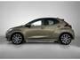 Toyota Yaris 1.5 Hybrid Executive | Lichte kleur half lederen interieur | Head-Up Display | Dodehoek detectie | stoel+Stuurverwarming | Parkeersensoren voor+achter |