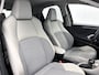 Toyota Yaris 1.5 Hybrid Executive | Lichte kleur half lederen interieur | Head-Up Display | Dodehoek detectie | stoel+Stuurverwarming | Parkeersensoren voor+achter |