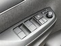 Toyota Yaris 1.5 Hybrid Executive | Lichte kleur half lederen interieur | Head-Up Display | Dodehoek detectie | stoel+Stuurverwarming | Parkeersensoren voor+achter |