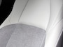 Toyota Yaris 1.5 Hybrid Executive | Lichte kleur half lederen interieur | Head-Up Display | Dodehoek detectie | stoel+Stuurverwarming | Parkeersensoren voor+achter |