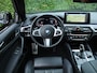 BMW 5-Serie Touring 530i High Executive Edition | Tanzanit blauw | M stoelen | 20 inch | Panoramadak