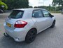 Toyota Auris 1.8 Full Hybrid Limited keurig nette in Nederland nieuw geleverde goed onderhouden auto!