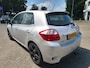Toyota Auris 1.8 Full Hybrid Limited keurig nette in Nederland nieuw geleverde goed onderhouden auto!