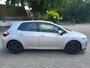 Toyota Auris 1.8 Full Hybrid Limited keurig nette in Nederland nieuw geleverde goed onderhouden auto!