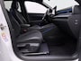 Volkswagen T-Roc R-Line First Edition 1.5 eTSI 150 PK Navigatie - 20 Inch - Trekhaak - Head-up display - Camera rondom - Demo!!!!