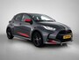 Toyota Yaris 1.5 Hybrid Tokyo Spirit | Head-Up display | Stoel+stuurverwarming | Parkeersensoren voor+achter | Draadloze telefoonlader | Apple CarPlay/Android Auto |