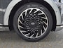 Hyundai Ioniq 5 Lounge 77.4 kWh / SOH 100% / Fabrieksgarantie tot 12-2028 / Dealer onderhouden / All season banden / Head Up Display / CCS snelladen / Warmtepomp / Trekgewicht 1600 kg / Panoramadak / Stuur- Stoel & Achterbank verwarming / Rondomzicht camera / Bosa Audio Systeem /
