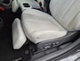 Hyundai Ioniq 5 Lounge 77.4 kWh / SOH 100% / Fabrieksgarantie tot 12-2028 / Dealer onderhouden / All season banden / Head Up Display / CCS snelladen / Warmtepomp / Trekgewicht 1600 kg / Panoramadak / Stuur- Stoel & Achterbank verwarming / Rondomzicht camera / Bosa Audio Systeem /