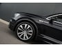 Volkswagen Tiguan 2.0 TSI 4Motion 180pk Highline | R-Line Exterieur | Panoramadak | Trekhaak | Camera | Adaptive Cruise | Head-Up