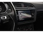 Volkswagen Tiguan 2.0 TSI 4Motion 180pk Highline | R-Line Exterieur | Panoramadak | Trekhaak | Camera | Adaptive Cruise | Head-Up