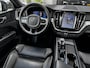 Volvo XC60 2.0 T8 Plug-in hybrid AWD Ultimate Dark 455 PK | Luchtvering | 22 inch | Trekhaak | 360 Camera | H/K | Head up display