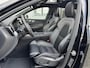 Volvo XC60 2.0 T8 Plug-in hybrid AWD Ultimate Dark 455 PK | Luchtvering | 22 inch | Trekhaak | 360 Camera | H/K | Head up display