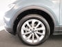 Volkswagen T-Roc 1.5 TSI Style 150 pk Automaat (DSG) | Navigatie | Parkeersensoren (Park assist) | Achteruitrijcamera | Stoelverwarming | Adaptieve cruise control |
