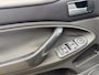 Ford Kuga 2.5 AWD en 200 Pk en trekhaak en parkeersensoren en bluetooth telefoon en airco