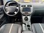 Ford Kuga 2.5 AWD en 200 Pk en trekhaak en parkeersensoren en bluetooth telefoon en airco