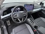 Volkswagen Golf 1.5 eTSI Life Edition | Trekhaak | Camera | Side Assist | ACC | Stuur-/Stoelverwarming | Matrix LED | Spiegelpakket | Carplay | Getint Glas |