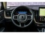 Volvo XC60 2.0 T6 Plug-in hybrid AWD Ultra Dark | SOH 99% | Panoramadak | Luchtvering | Trekhaak | Head-Up Display | 360° Camera | Harman/Kardon Audio | Sportstoelen | Lichtmetalen Velgen 20 inch | Elektrische Achterklep | Parkeersensoren