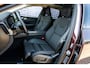 Volvo XC60 2.0 T6 Plug-in hybrid AWD Ultra Dark | SOH 99% | Panoramadak | Luchtvering | Trekhaak | Head-Up Display | 360° Camera | Harman/Kardon Audio | Sportstoelen | Lichtmetalen Velgen 20 inch | Elektrische Achterklep | Parkeersensoren