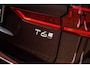 Volvo XC60 2.0 T6 Plug-in hybrid AWD Ultra Dark | SOH 99% | Panoramadak | Luchtvering | Trekhaak | Head-Up Display | 360° Camera | Harman/Kardon Audio | Sportstoelen | Lichtmetalen Velgen 20 inch | Elektrische Achterklep | Parkeersensoren