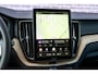 Volvo XC60 2.0 T6 Plug-in hybrid AWD Ultra Dark | SOH 99% | Panoramadak | Luchtvering | Trekhaak | Head-Up Display | 360° Camera | Harman/Kardon Audio | Sportstoelen | Lichtmetalen Velgen 20 inch | Elektrische Achterklep | Parkeersensoren
