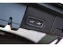 Volvo XC60 2.0 T6 Plug-in hybrid AWD Ultra Dark | SOH 99% | Panoramadak | Luchtvering | Trekhaak | Head-Up Display | 360° Camera | Harman/Kardon Audio | Sportstoelen | Lichtmetalen Velgen 20 inch | Elektrische Achterklep | Parkeersensoren