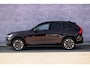 Volvo XC60 2.0 T6 Plug-in hybrid AWD Ultra Dark | SOH 99% | Panoramadak | Luchtvering | Trekhaak | Head-Up Display | 360° Camera | Harman/Kardon Audio | Sportstoelen | Lichtmetalen Velgen 20 inch | Elektrische Achterklep | Parkeersensoren