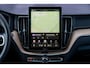 Volvo XC60 2.0 T6 Plug-in hybrid AWD Ultra Dark | SOH 99% | Panoramadak | Luchtvering | Trekhaak | Head-Up Display | 360° Camera | Harman/Kardon Audio | Sportstoelen | Lichtmetalen Velgen 20 inch | Elektrische Achterklep | Parkeersensoren