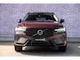 Volvo XC60 2.0 T6 Plug-in hybrid AWD Ultra Dark | SOH 99% | Panoramadak | Luchtvering | Trekhaak | Head-Up Display | 360° Camera | Harman/Kardon Audio | Sportstoelen | Lichtmetalen Velgen 20 inch | Elektrische Achterklep | Parkeersensoren