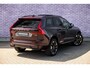 Volvo XC60 2.0 T6 Plug-in hybrid AWD Ultra Dark | SOH 99% | Panoramadak | Luchtvering | Trekhaak | Head-Up Display | 360° Camera | Harman/Kardon Audio | Sportstoelen | Lichtmetalen Velgen 20 inch | Elektrische Achterklep | Parkeersensoren