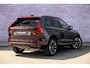 Volvo XC60 2.0 T6 Plug-in hybrid AWD Ultra Dark | SOH 99% | Panoramadak | Luchtvering | Trekhaak | Head-Up Display | 360° Camera | Harman/Kardon Audio | Sportstoelen | Lichtmetalen Velgen 20 inch | Elektrische Achterklep | Parkeersensoren