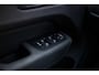 Volvo XC60 2.0 T6 Plug-in hybrid AWD Ultra Dark | SOH 99% | Panoramadak | Luchtvering | Trekhaak | Head-Up Display | 360° Camera | Harman/Kardon Audio | Sportstoelen | Lichtmetalen Velgen 20 inch | Elektrische Achterklep | Parkeersensoren