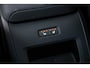 Volvo XC60 2.0 T6 Plug-in hybrid AWD Ultra Dark | SOH 99% | Panoramadak | Luchtvering | Trekhaak | Head-Up Display | 360° Camera | Harman/Kardon Audio | Sportstoelen | Lichtmetalen Velgen 20 inch | Elektrische Achterklep | Parkeersensoren