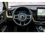 Volvo XC60 2.0 T6 Plug-in hybrid AWD Plus Dark | Facelift | Head-Up | Panoramadak | Trekhaak | 360 Camera | All-Season Banden | Google | Stoel en Stuurverwarming |