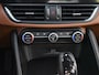 Alfa Romeo Giulia Super 2.0 Turbo 200pk Automaat CAMERA | DAB | DODE HOEK | 17''LM | HALF COGNAC LEDER | NAVI